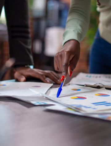 What to Expect in Your First 90 Days Working With a Fractional Marketer - Featured Image