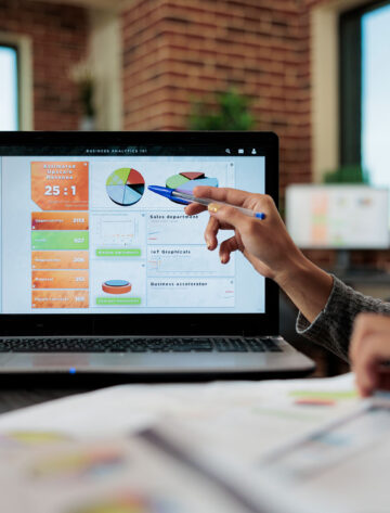 How to Choose a Digital Marketing Company in Hamilton - Featured Image